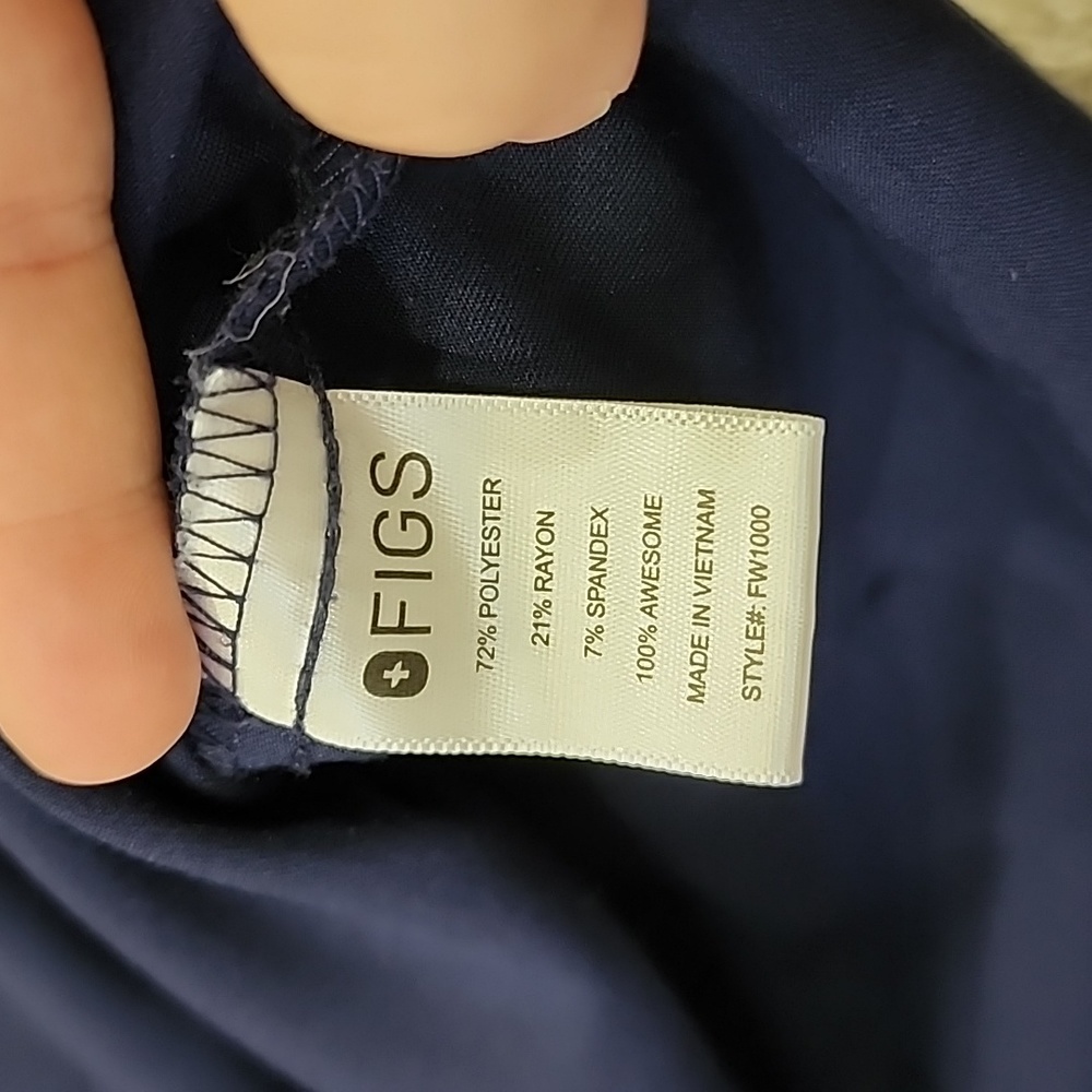Figs Catarina One Pocket Scrub Top in Navy - Picture 5 of 6